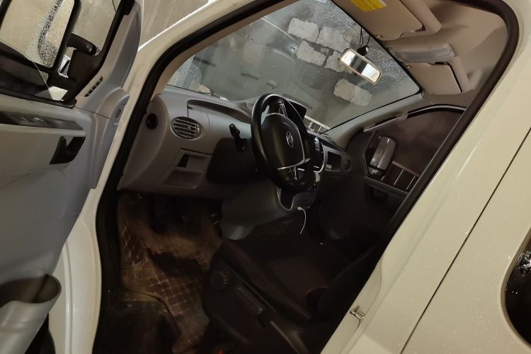 Used SAIC MAXUS Xintu V80 2019 2.5T Classic Edition 6-Speed Manual – Aoyuntong Short Wheelbase Mid-Height Design 5/6 Seats Driver Seat