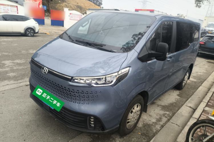 Used SAIC MAXUS Xintu V70 2023 2.0T Elite Edition Manual Transmission Short Wheelbase Low Roof 5/6 Seats (125 hp)