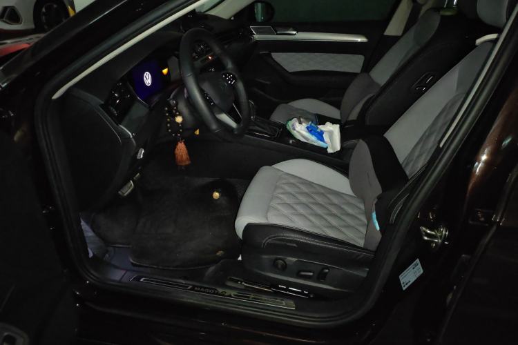 Used Volkswagen Magotan 2023 2 Million Units Limited Edition 330TSI DSG Leading Version