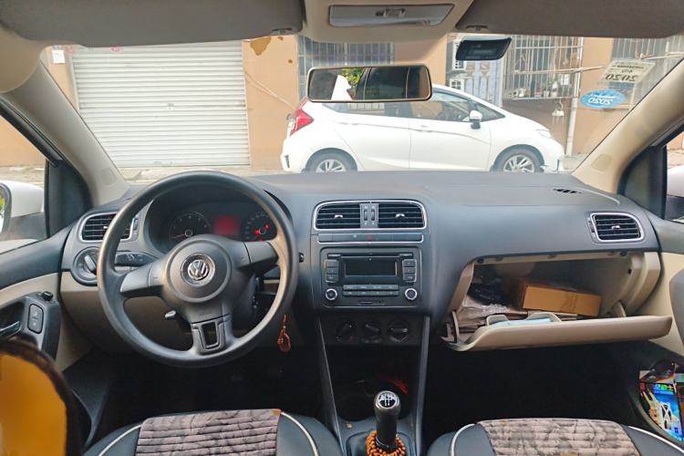 Used Volkswagen Polo 2011 1.4L Manual ZhiShang Edition
