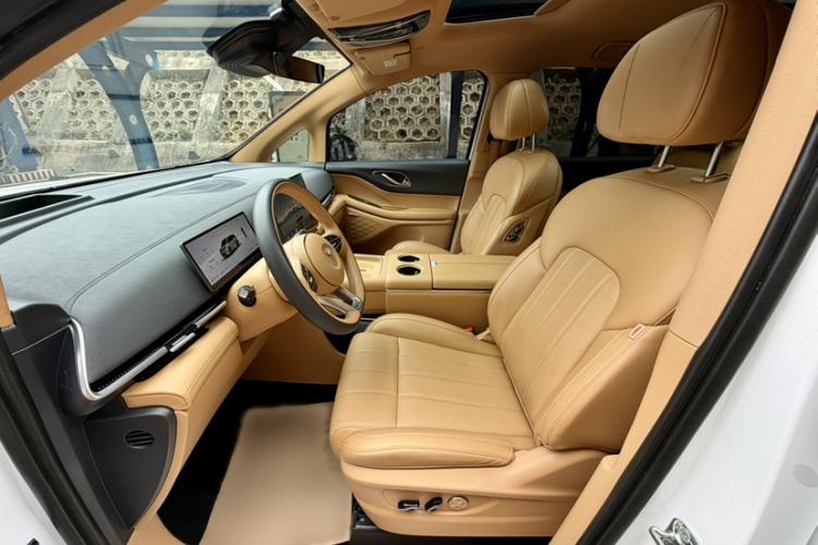 Used VOYAH Dream 2025 PHEV Four-Wheel Drive Excellence Qiankun Edition
