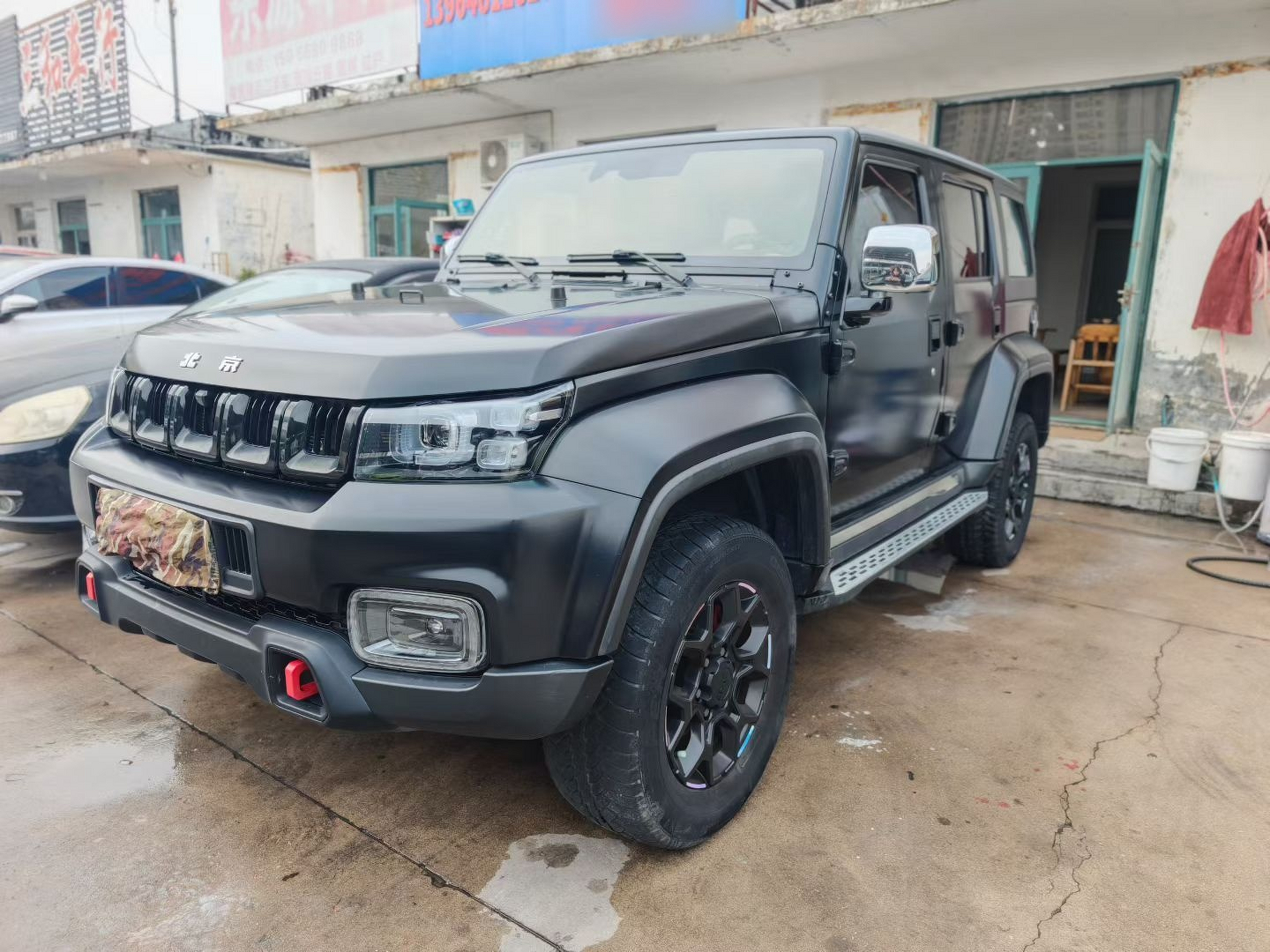 Под передней частью автомобиля