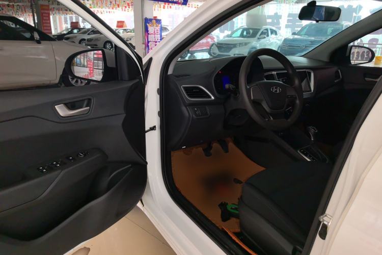 Used Hyundai Verna (new generation) 2016 1.4L Automatic Cool Edition GLS Driver Seat