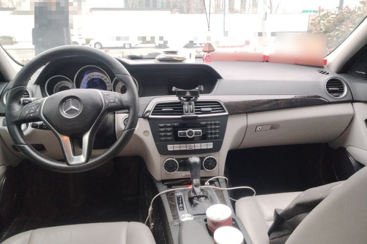 Used Mercedes-Benz C-Class 2013 C 260 CGI Fashion Model Center Console