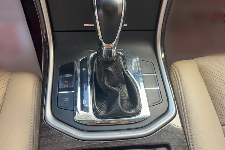 Used Changan Raeton 2014 1.8T Automatic Elite Anniversary Edition China IV Standard
