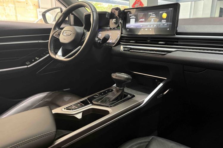 Used Geely Auto Emgrand 2022 4th Generation 1.5L CVT Luxury Model Interior 4