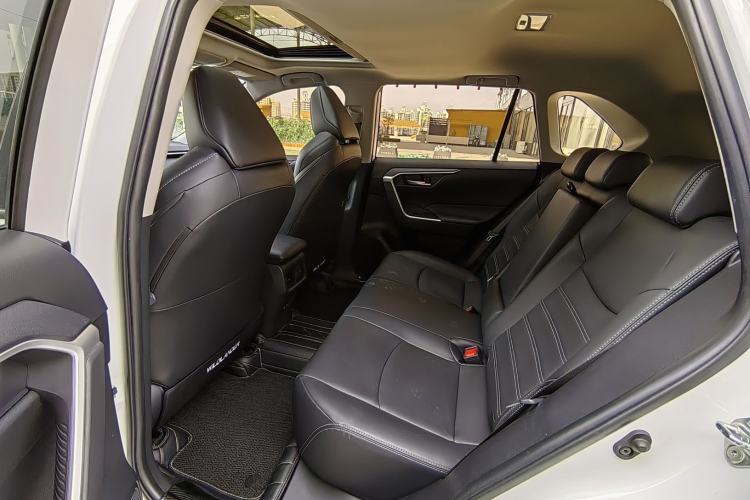 Used Toyota Wildlander 2020 2.0L CVT 4x4 Luxury Edition Interior 2