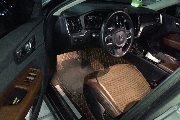 Used Volvo XC60 2019 T5 4x4 Zhiyuan Edition China VI Standard
