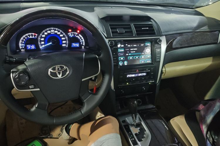 Used Toyota Camry 2015 2.0G Premier Edition Center Console