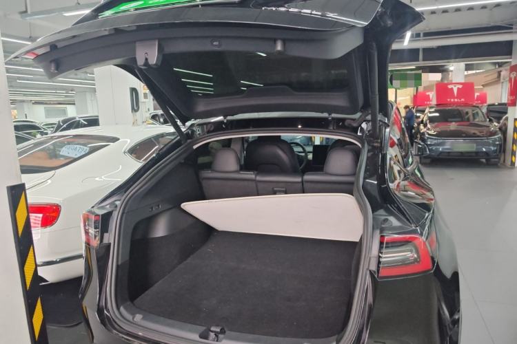 Used Tesla Model Y 2022 Long-Range All-Wheel-Drive Version