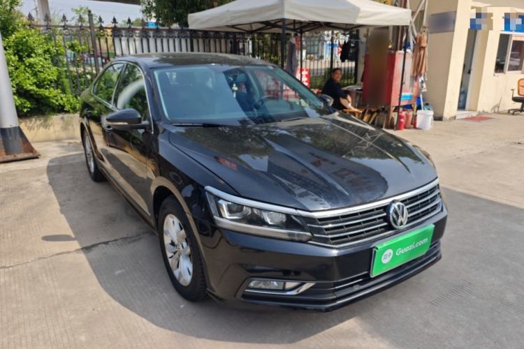 Used Volkswagen Passat 2017 280TSI DSG Luxury Edition Front Right 45 Deg