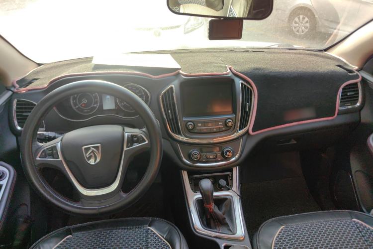 Used Baojun 560 2015 1.8L manual luxury version
