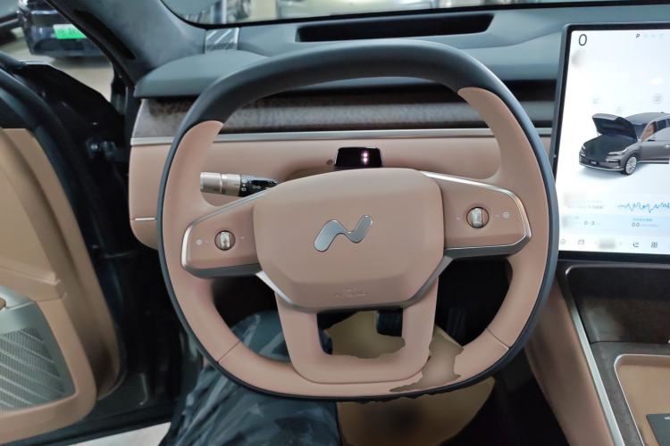 Used ONVO Luxeed L90 2025 Model—Max Six-Seater Version
