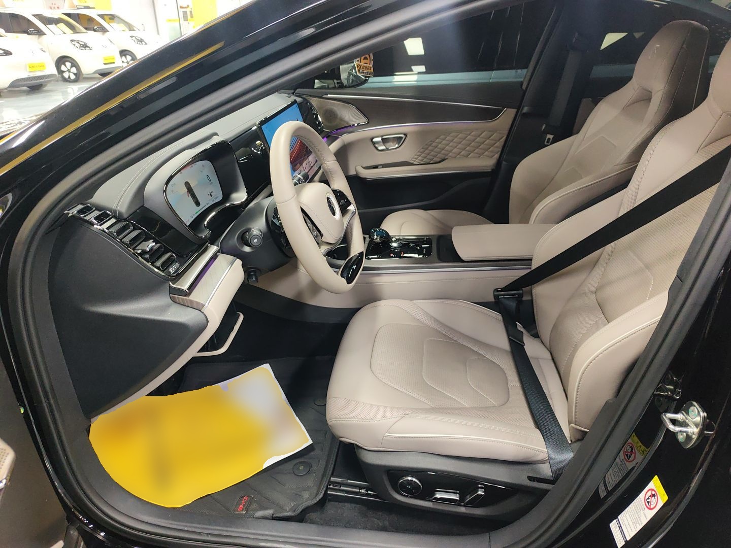 المقاعد الأمامية داخل السيارة