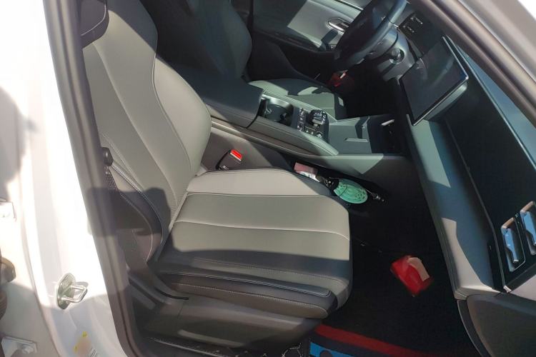 Used BYD Qin L 2025 DM-i Smart Drive 80KM Leading Model Right Front Seat