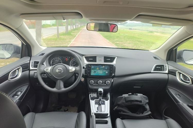 Used Nissan Sylphy 2019 1.6XV CVT Smart Connect Luxury Edition China VI Standard Center Console