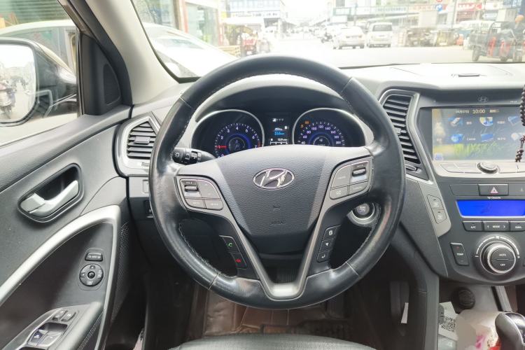 Used Hyundai Santa Fe 2013 2.4L Automatic Two-Wheel Drive Smart Version Steering Wheel