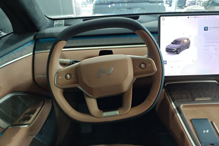 Used ONVO Luxeed L90 2025 Model—Max Six-Seater Version Steering Wheel