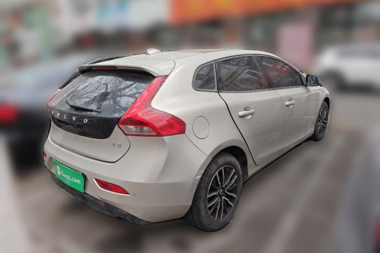 Used Volvo V40 2017 T3 Zhiyi Edition Rear Right 45 Deg