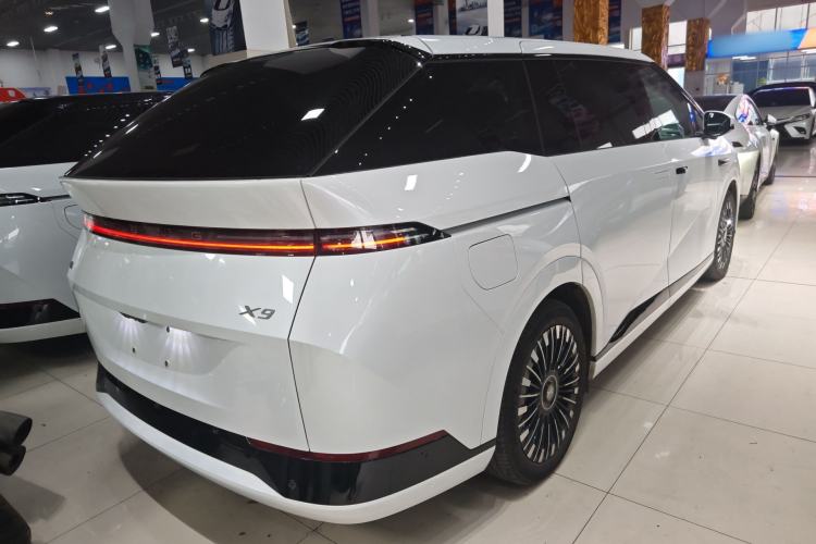 Used XPeng X9 2025 740 Ultra-Long Range Max Rear Right 45 Deg
