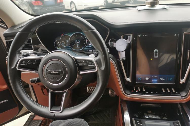 Used Zotye T700 2017 1.8T Dual-Clutch Prestige Model Center Console