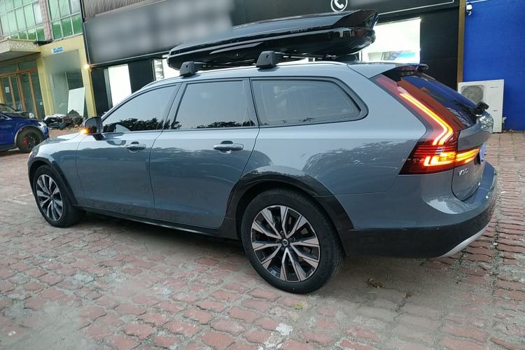 Used Volvo V90 2022 Cross Country B5 AWD Smart Range Edition
