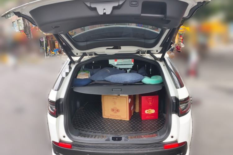 Used Land Rover Discovery Sport 2021 249 PS R-Dynamic S Performance Edition Trunk