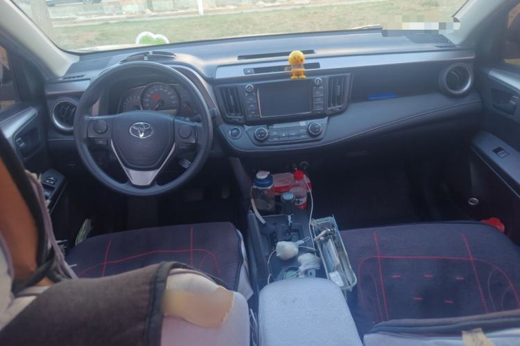 Used Toyota RAV4 2016 2.0L CVT Two-Wheel Drive Fashion Edition China V Standard Center Console