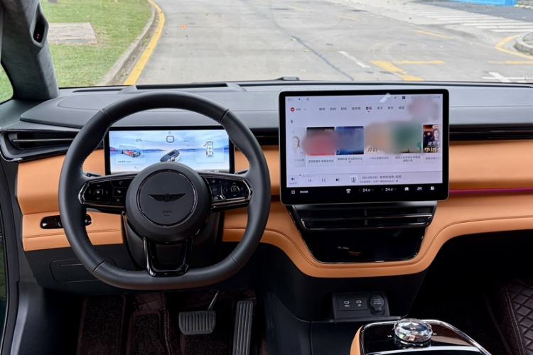 Used Geely Galaxy LEVC L380 2025 805 km Flagship Version All-Wheel Drive Steering Wheel