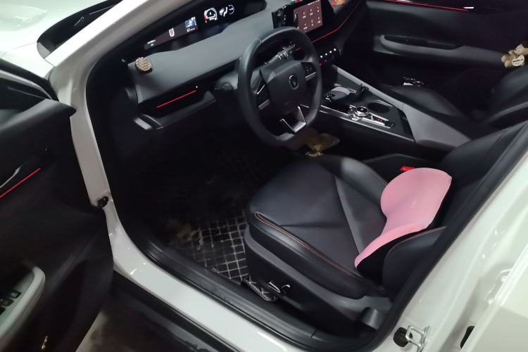 Used CHANGAN UNI-V 2022 1.5T Prestige Version
