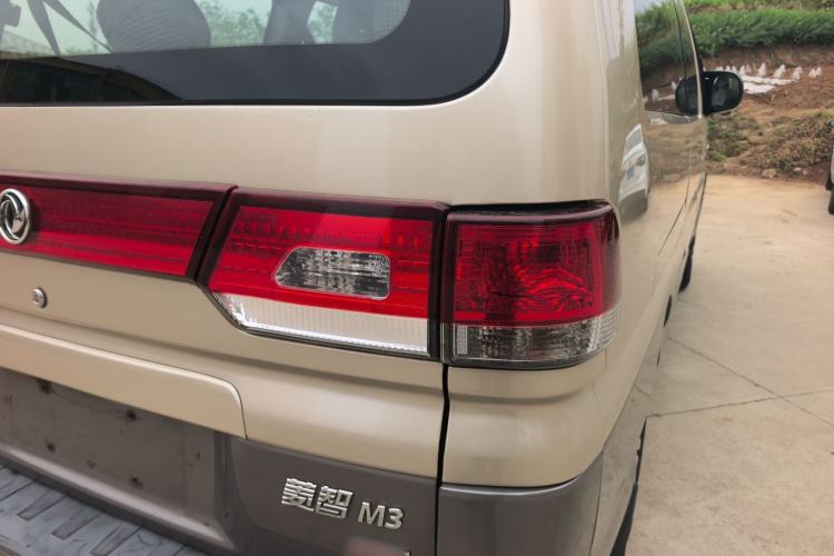 Used FORTHING Lingzhi 2017 M3L 1.6L 7-Seater Comfort Model Right Rear Taillight