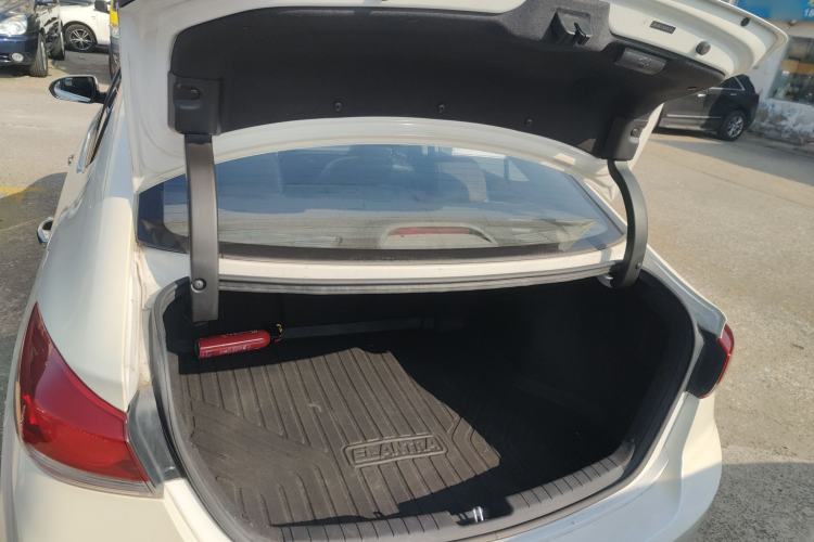 Used Hyundai Elantra (6th Generation / Lingdong) 2016 1.6L Automatic ZhiXuan · Youth Edition