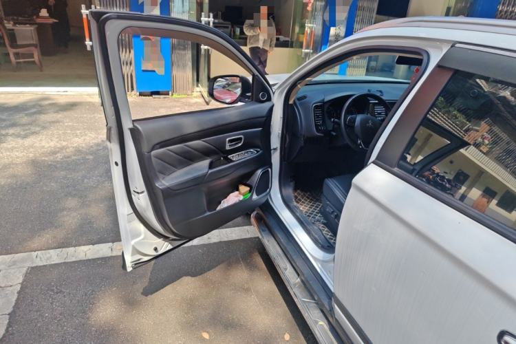 Used Mitsubishi Outlander 2019 2.0L Two-Wheel Drive Comfort Edition 5 Seats China VI Standard
