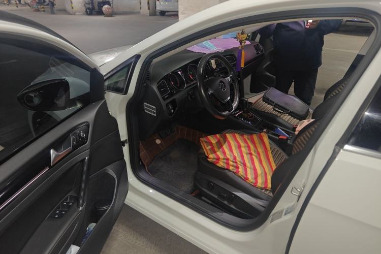 Used Volkswagen Golf 2014 1.4TSI Luxury Travel Edition Driver Seat