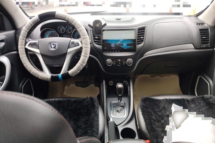 Used CHANGAN CS35 2015 1.6L Automatic Luxury Model China IV Standard Center Console