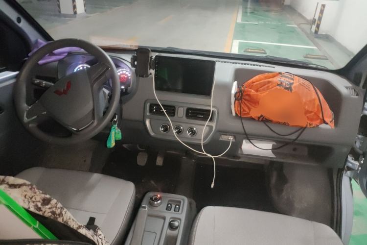 Used Wuling Yangguang 2025 Model 400km Bus Edition—Comfort Edition Center Console