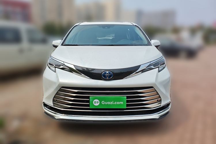 Used Toyota SIENNA 2024 2.5L Hybrid Comfort Edition Front