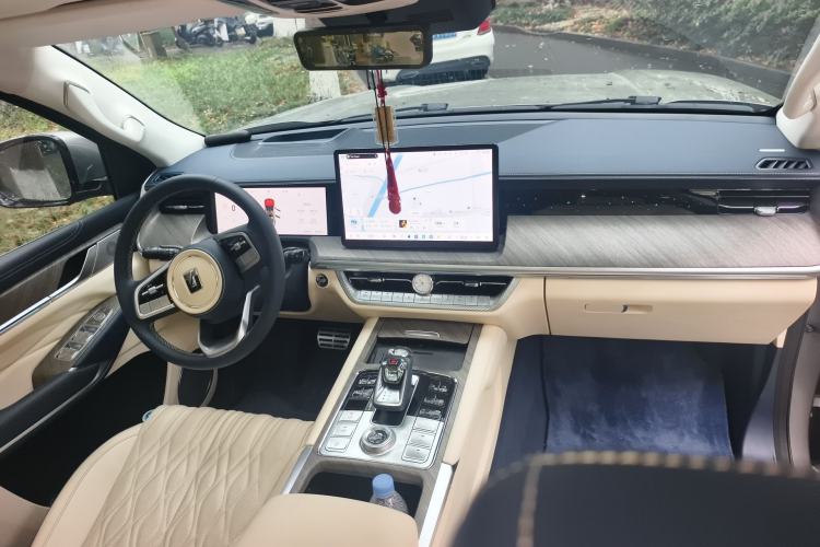 Used Tank 500 New Energy 2025 Hi4-Z Center Console