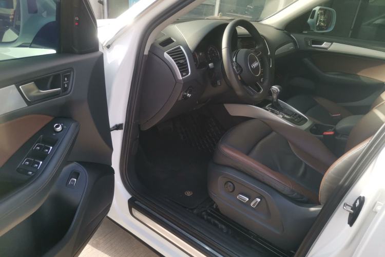 Used Audi Q5 2017 Plus 40 TFSI Technology Model