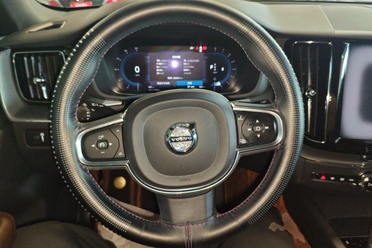 Used Volvo XC60 2022 B5 4x4 Zhiyi Luxury Edition
