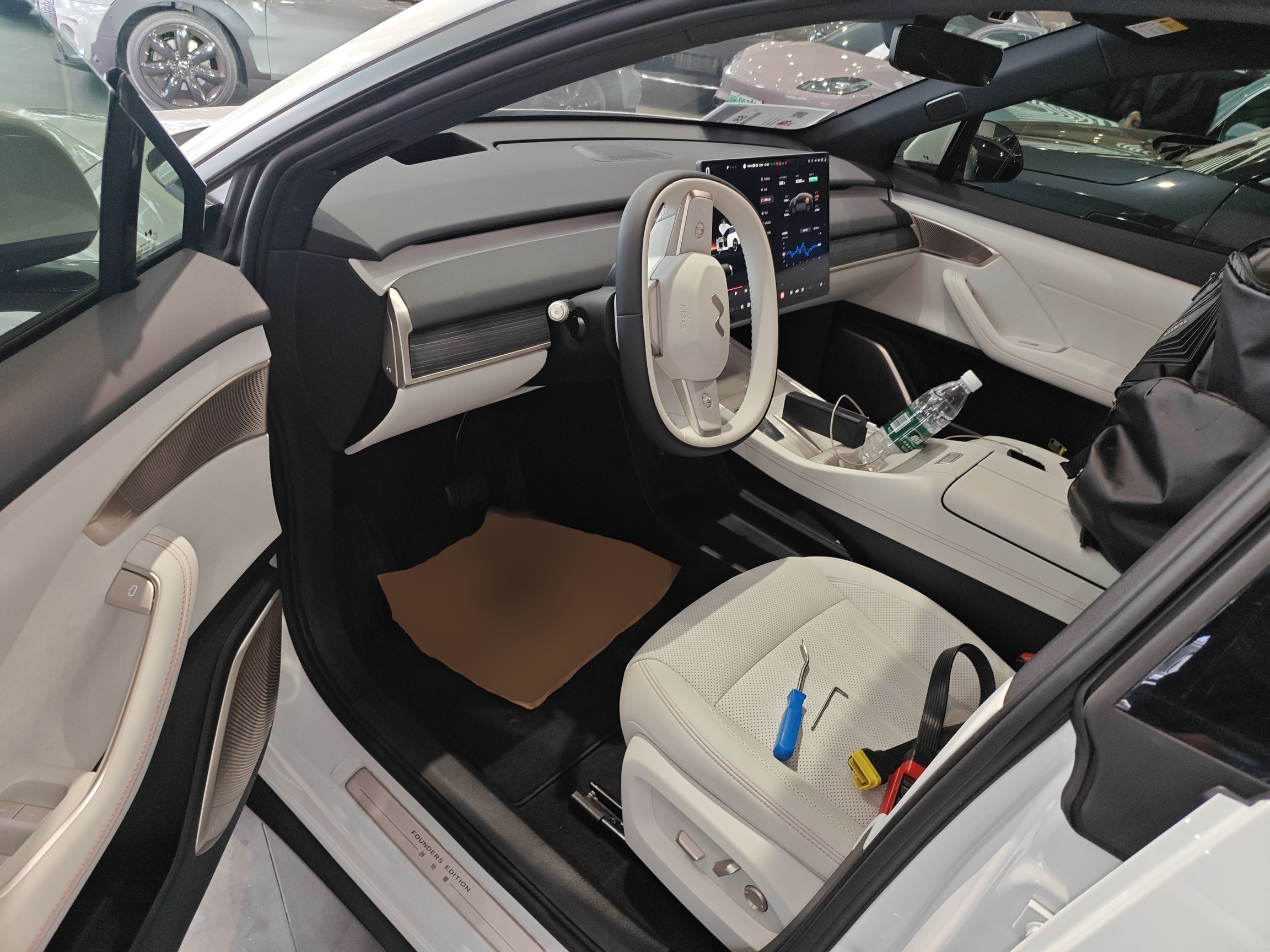 المقاعد الأمامية داخل السيارة