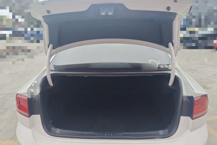 Used Volkswagen Lamando 2017 230TSI DSG Fashion Edition Trunk