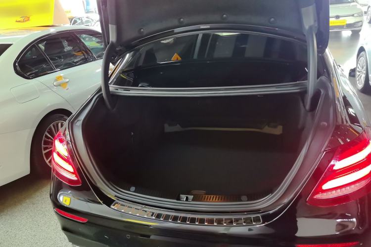 Used Mercedes-Benz E-Class 2016 E 200 L Sport Edition Trunk