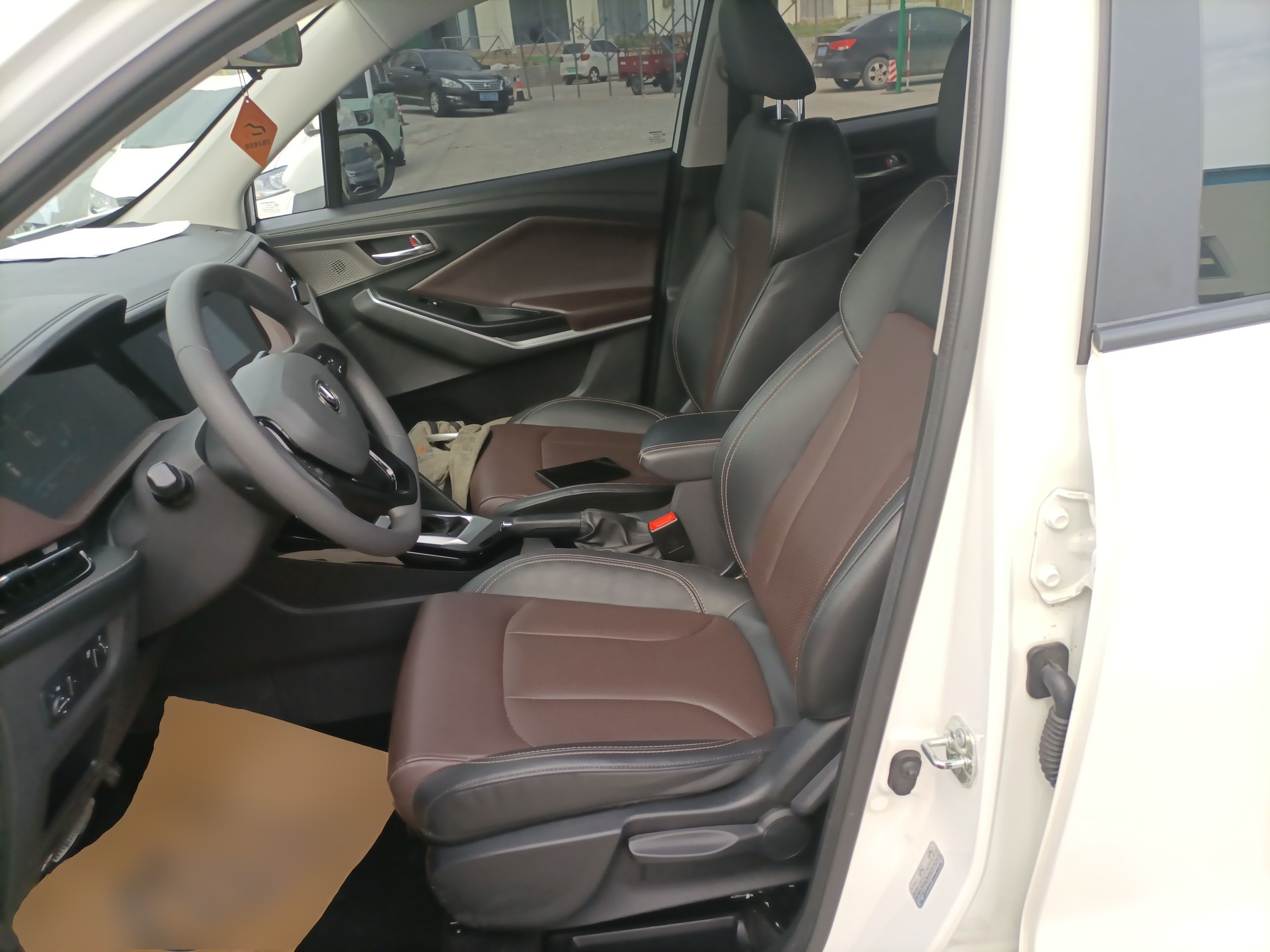 Переднее сиденье в автомобиле