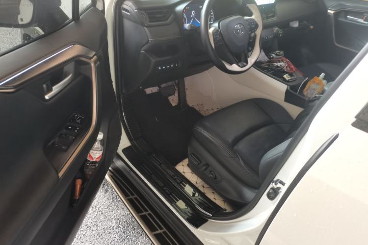 Used Toyota Wildlander 2024 Dual-Motor 2.5L E-CVT Two-Wheel Drive Urban Edition
