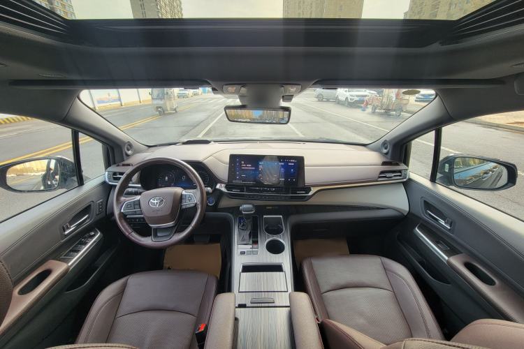 Used Toyota Granvia 2023 2.5L Hybrid Flagship VIP Edition Interior 3