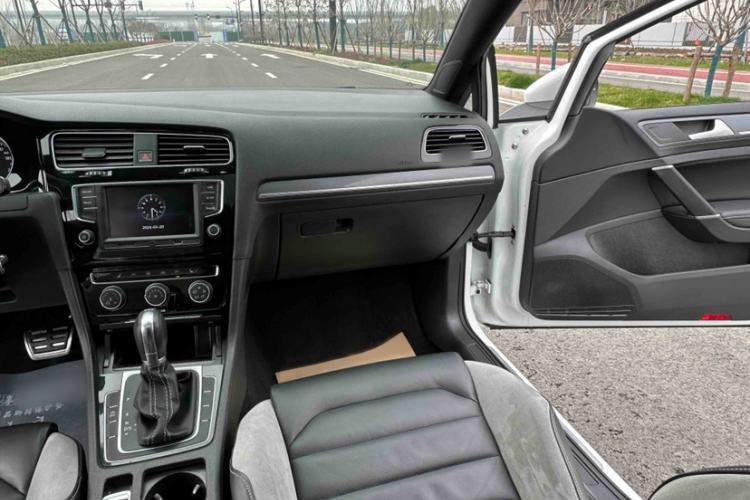 Used Volkswagen Golf 2017 280TSI Automatic R-Line Million-Vehicle Commemorative Edition
