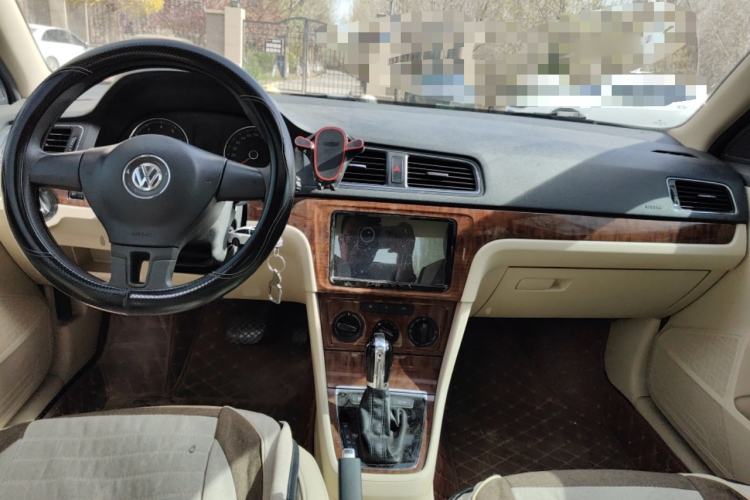 Used Volkswagen Lavida 2013 1.4TSI DSG Comfort Edition Center Console