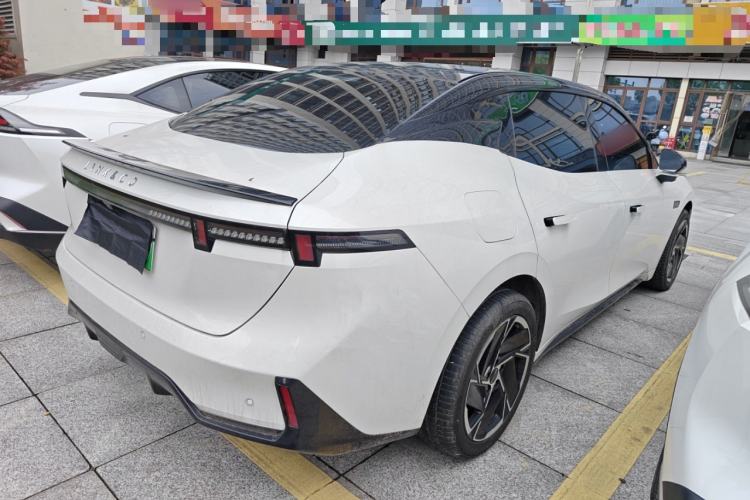 Used Lynk & Co 07 2024 EM-P 126 Long-Range Pro Rear Right 45 Deg