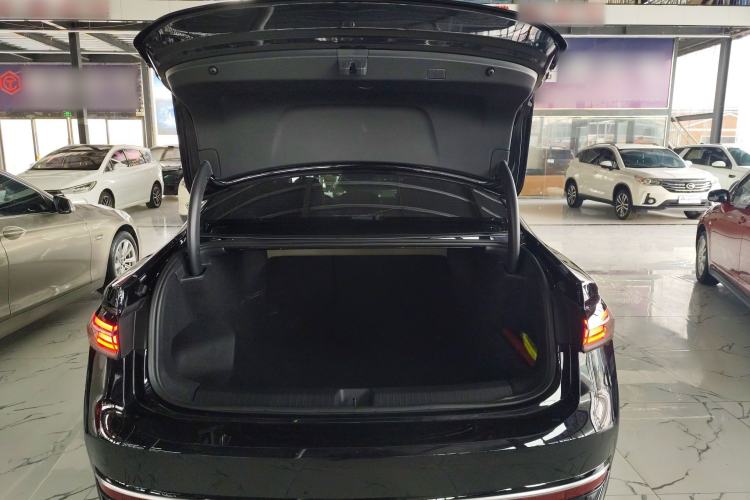 Used Volkswagen Passat 2025 Pro 380TSI Dragon Glory Edition
